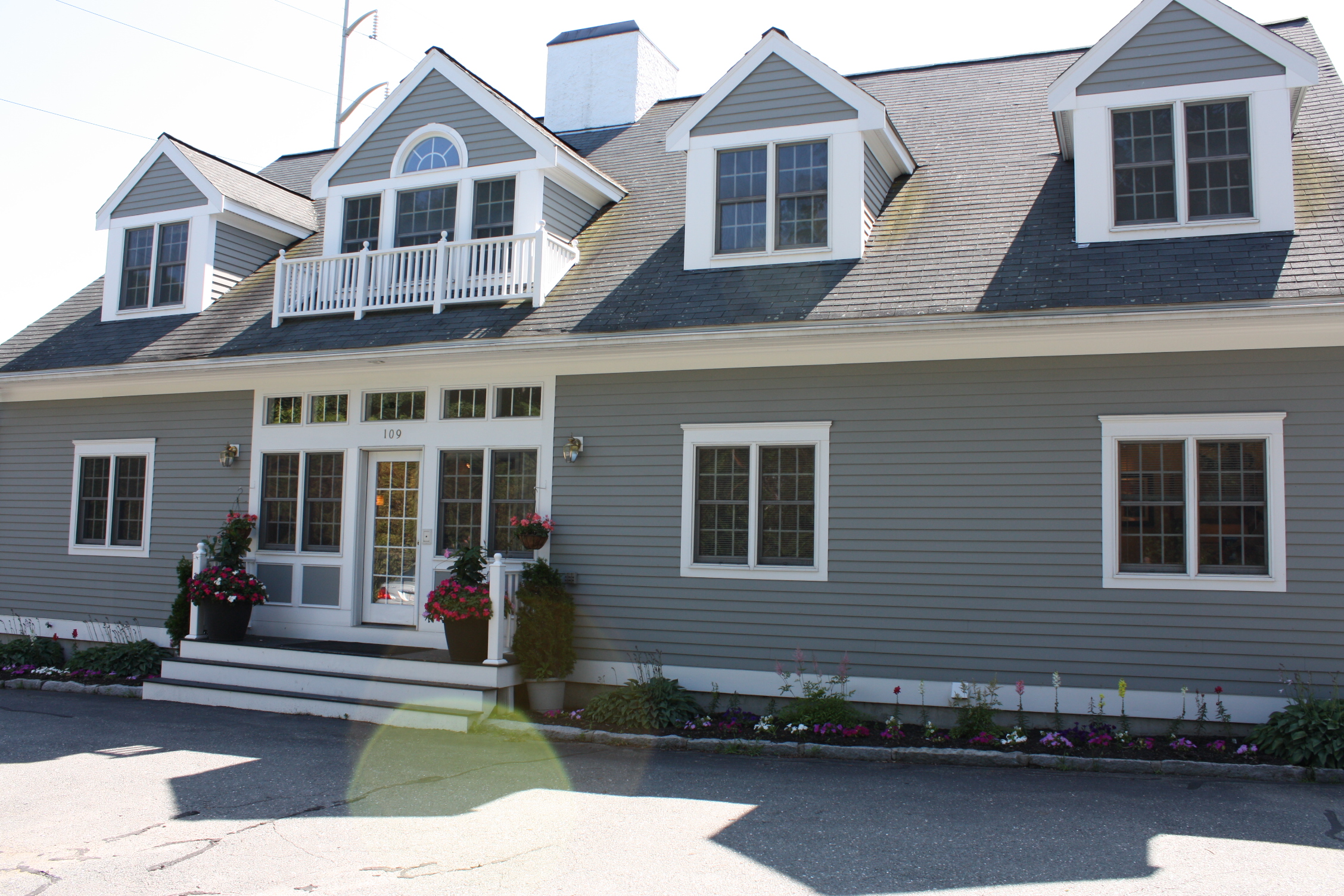 Beverly, Massachusettes Dentist Donald LeClair offers general, restorative & cosmetic dental services